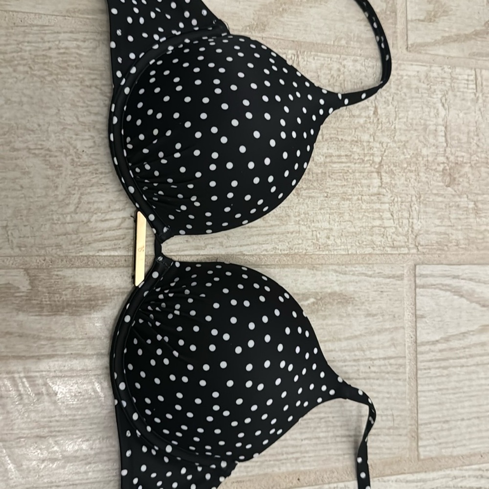 Victoria’s Secret swimsuit top brand new 34B